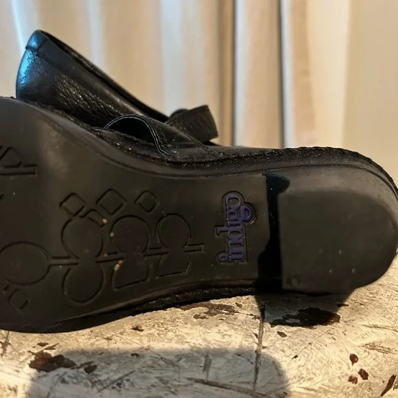 Women’s 7. Clark indigo Black Leather Mary Jane. 2 1/2” chunky heel. - Picture 4 of 4